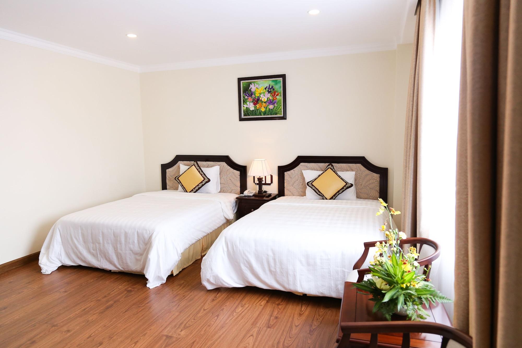 Iris Dalat Hotel Екстериор снимка