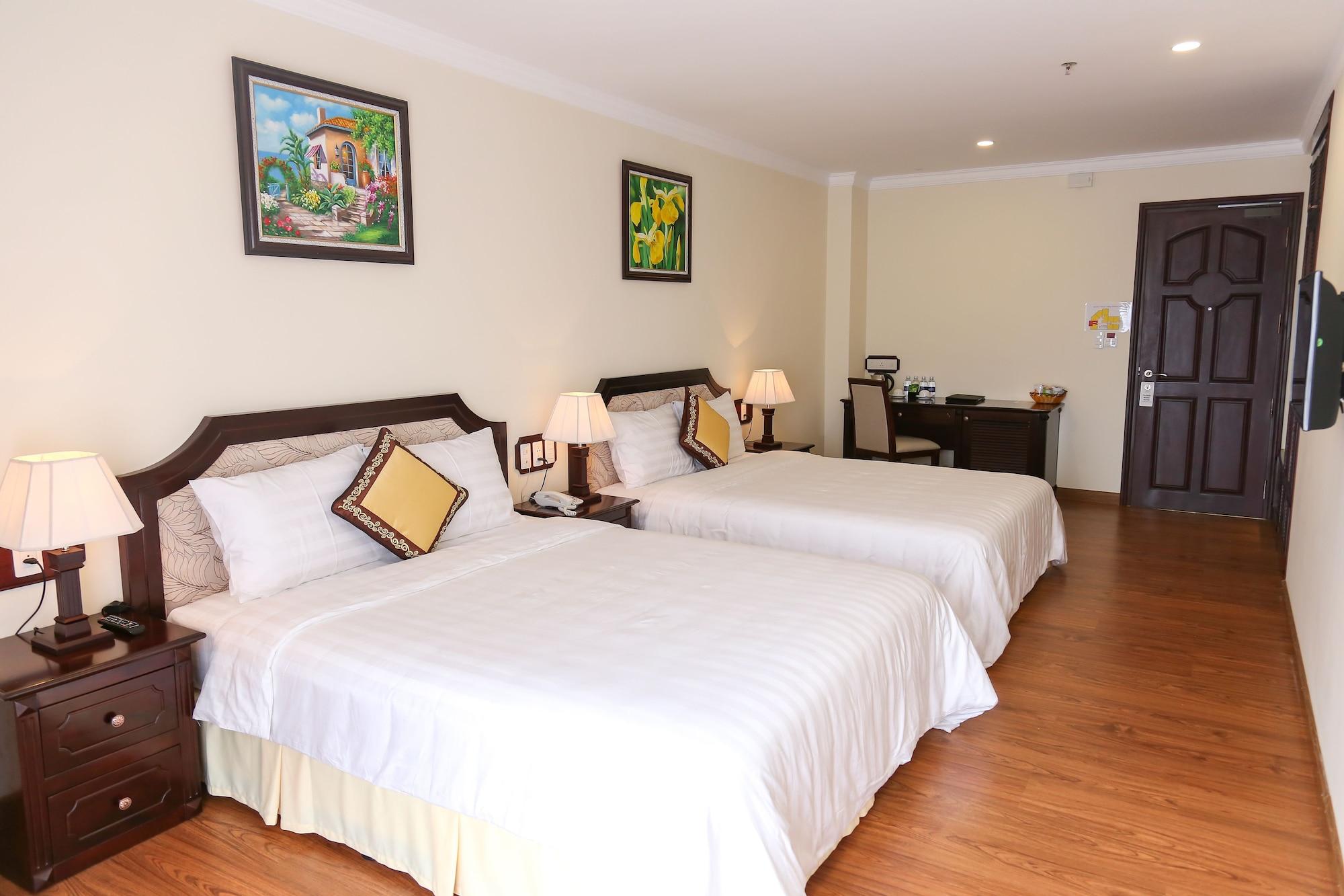 Iris Dalat Hotel Екстериор снимка