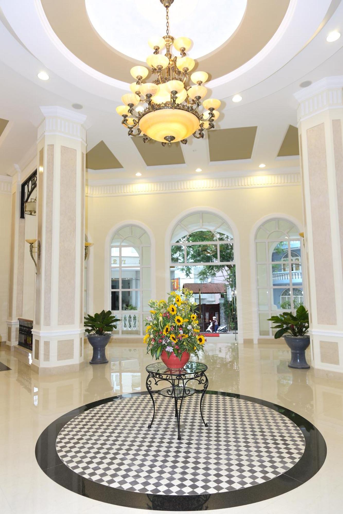 Iris Dalat Hotel Екстериор снимка