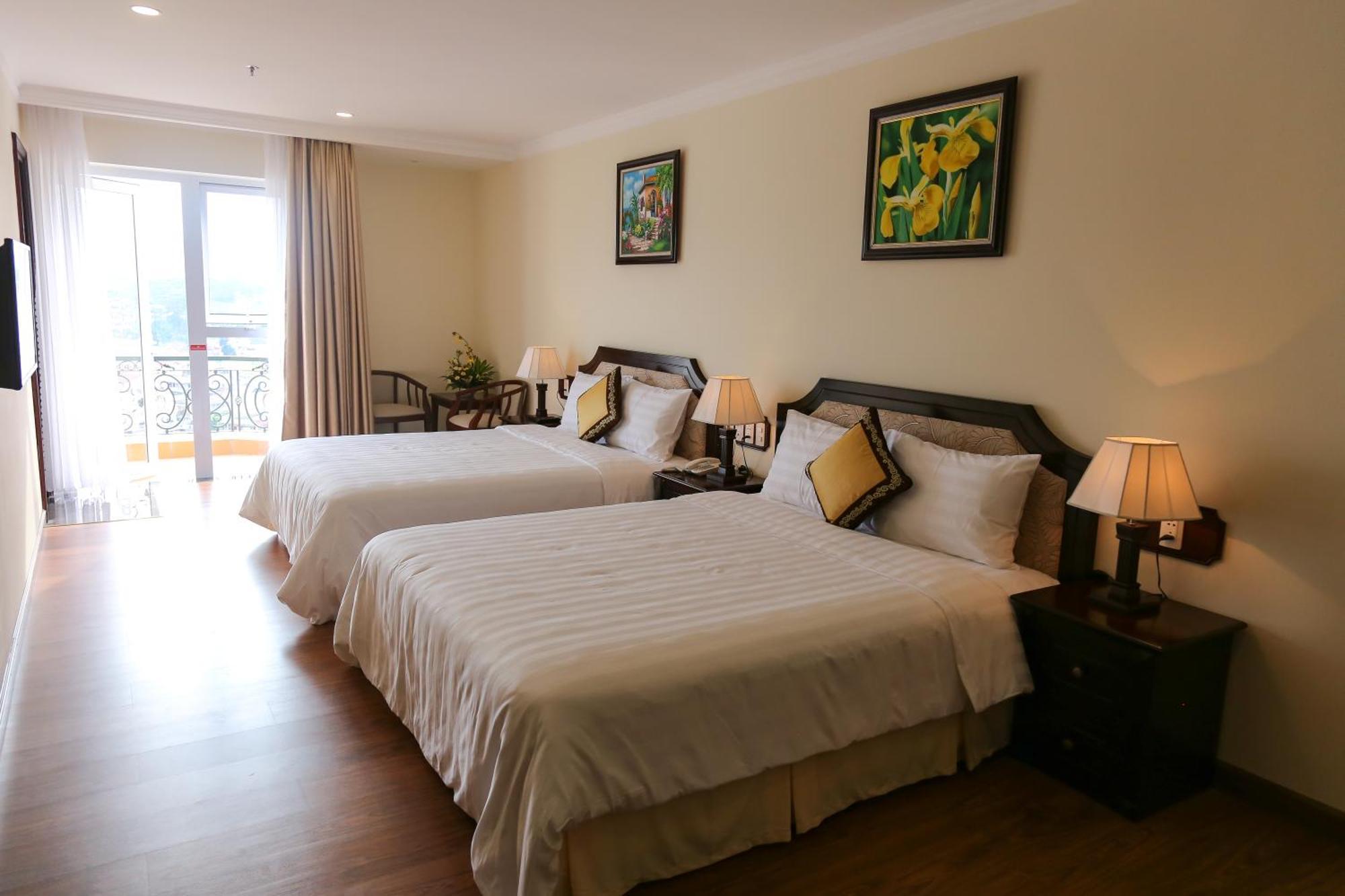 Iris Dalat Hotel Екстериор снимка