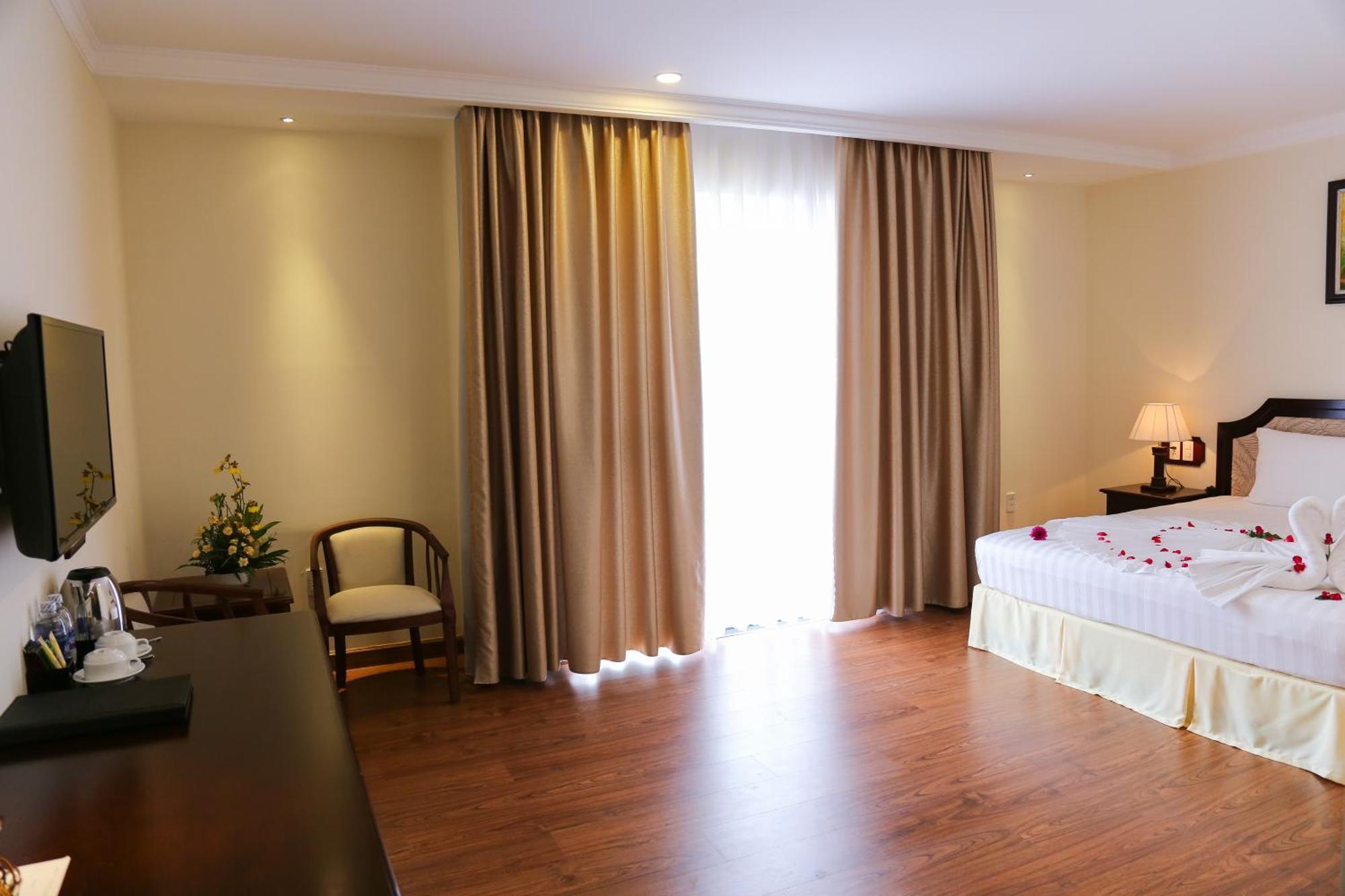 Iris Dalat Hotel Екстериор снимка