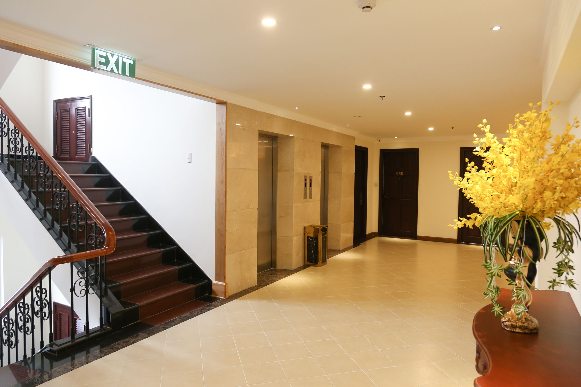 Iris Dalat Hotel Екстериор снимка
