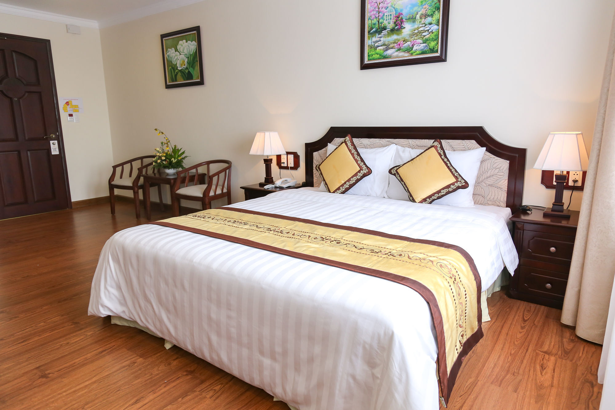 Iris Dalat Hotel Екстериор снимка